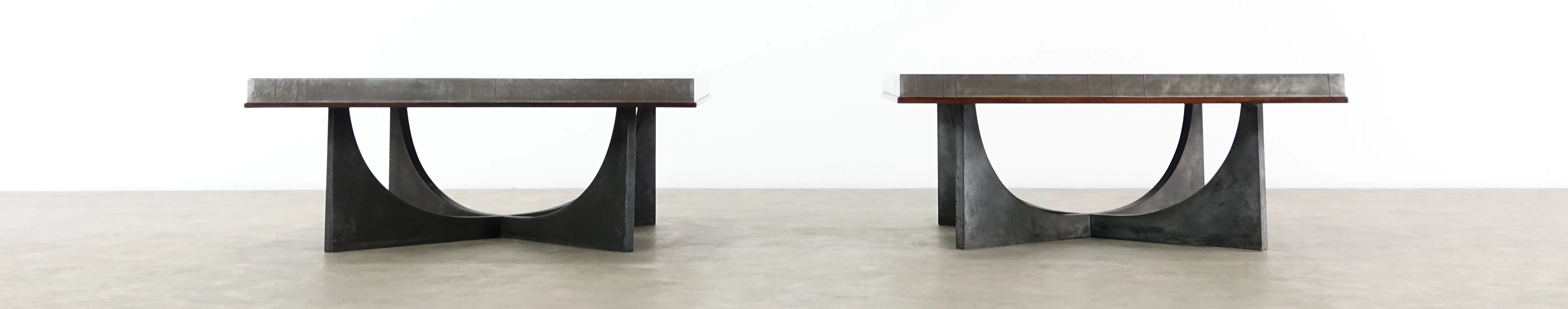 Stilvolles Foto von zwei interessanten Designer Tischen als Beispiel für hochwertige Möbel die wir ankaufen.